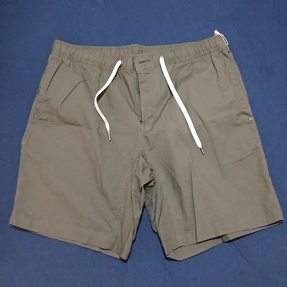 Vuori Dark Oregano/Olive Ripstop Organic Cotton Shorts w/ Teflon Shield Coating - Picture 5 of 9